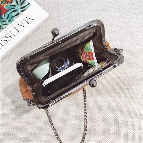 Stunning Crossbody Bag - Picture 4 of 7